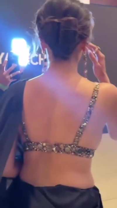 Alia's Smooth back show