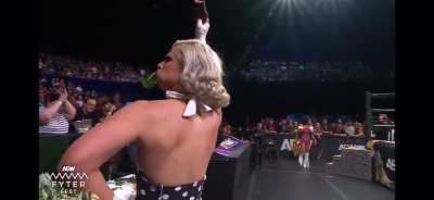 Toni and Mercedes sharing DNA?! I have a feeling a kiss is coming in July