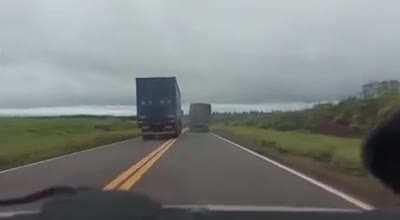 Camioneros brazucas haciendo de las suyas en rutas Argentinas