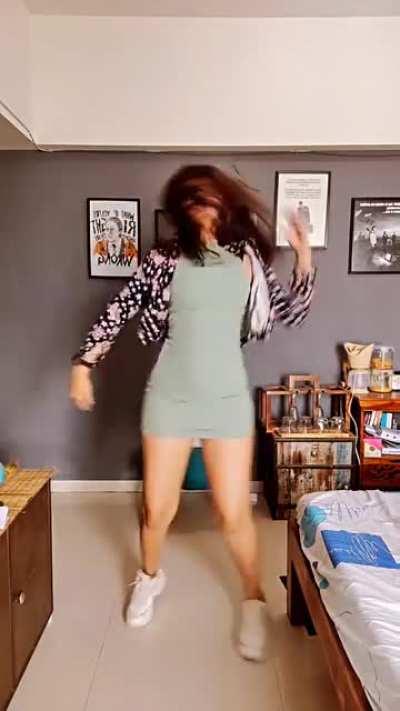 Rashika Pradhan..those legs👅👅