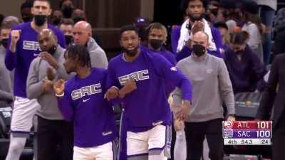 [Highlight] De’Aaron Fox gets to the rim for the and 1