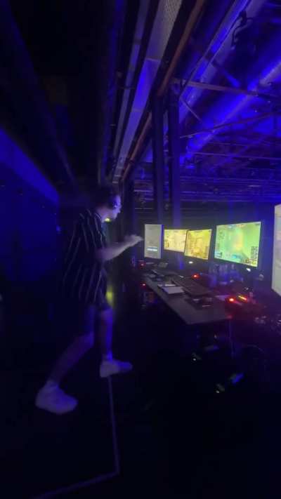 Scrawny showing us why CS has the best casters in all of esports