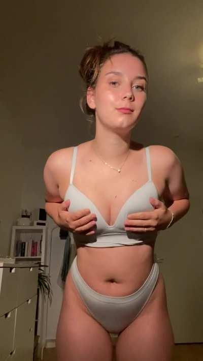 Hi to the same 4 guys who see me stripping half naked 🥰