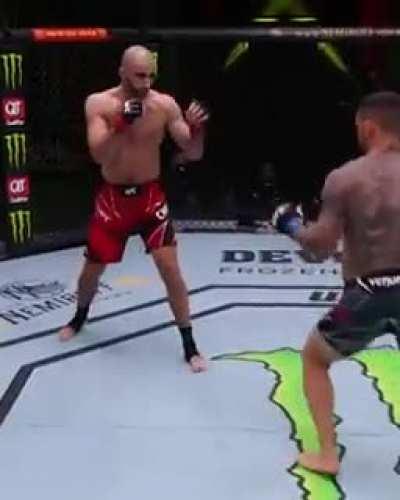 Top 5️⃣ show-stopping kicks in UFC history🦵 UFC