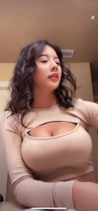 Busty Laos 🇱🇦 washing hands