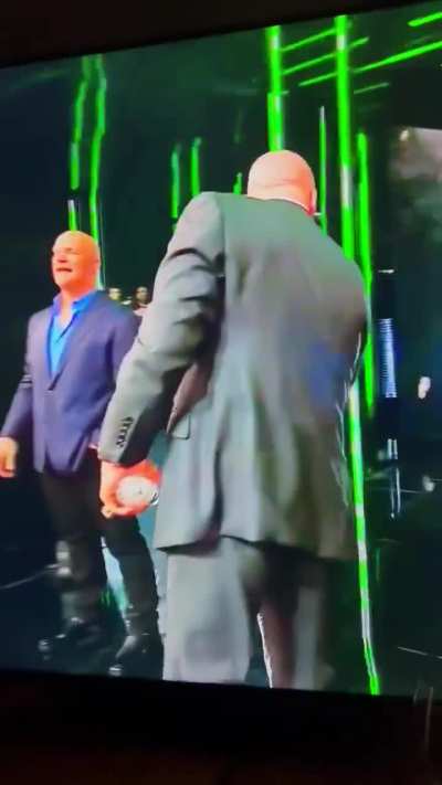 [Wrestlemania 41 Spoilers] Bret Hart reacts to a handshake with a fellow HOF member