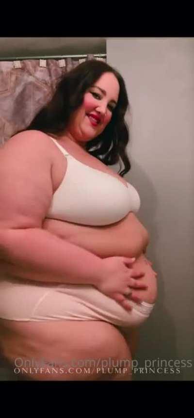 Ssbbw plump princess showing fat body 🤤😍😍😍