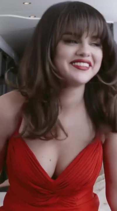 Selena Gomez has great tits.