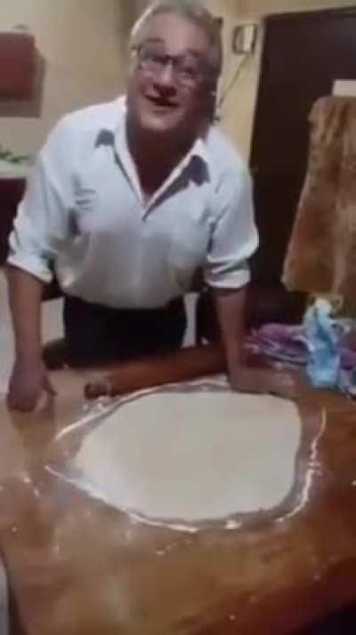 Cuando no estudio ni trabajo y mi viejo me ve cobrando el IFE de 45k