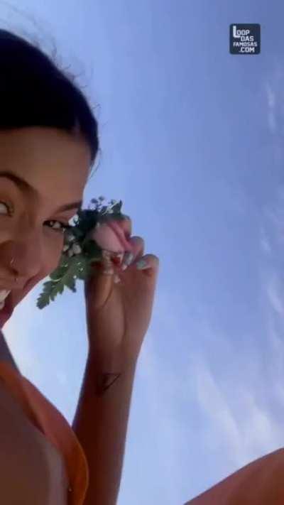 Viih tube mostra peito