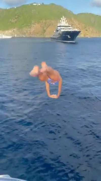 HMC While i attempt to dive off this yacht