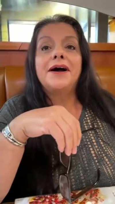 Divorced dad and mom meet again unexpectedly 😂