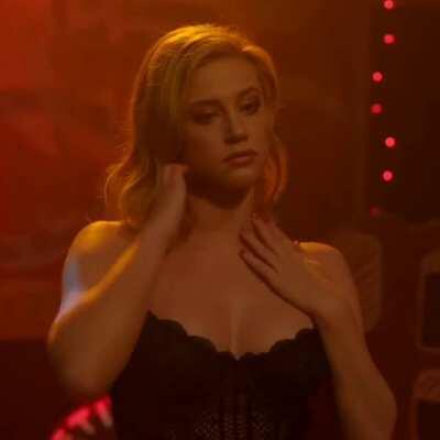 Lili Reinhart