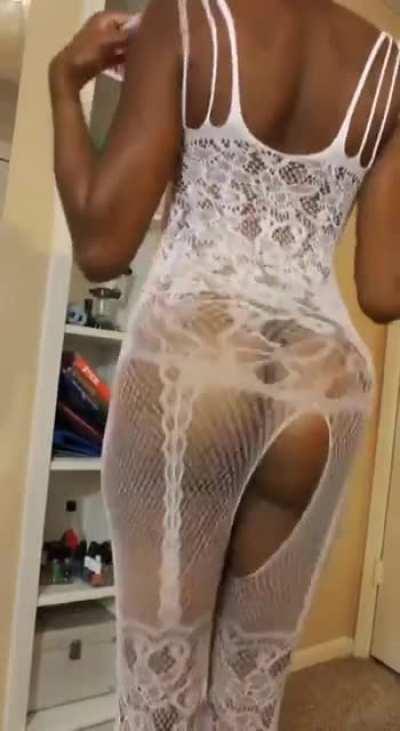 Some ebony booty 😒