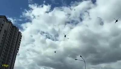 Oh, sweet, look at the helicopters!