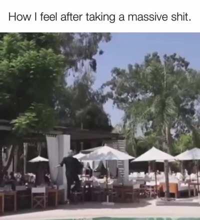 Levitating over a poo⅃