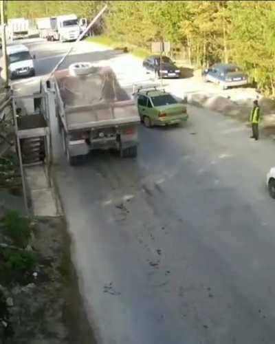 impatient driver’s car gets ruined