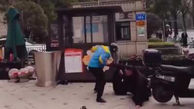 Average Zhongguo delivery guy