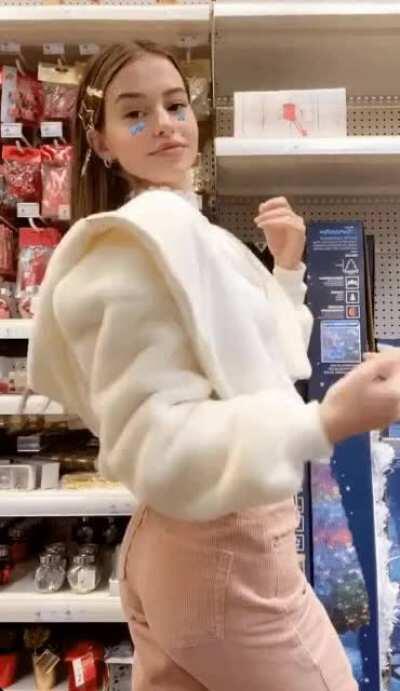 🔥🍑 booty-licious with a smile to die for...