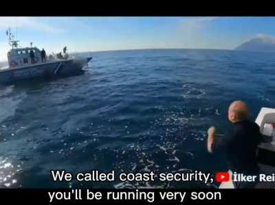 Greek security tries to drive off Turkish boat in international zone 🇹🇳🇩🇬