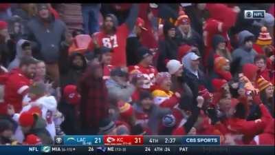 [Highlight] 1 year ago today in KC, Kevin Harlan called the Dolphins’ game winning td over the Patriots right after calling the rushing that Damien Williams scored for the Chiefs. This led to a classic line from Harlan: “I’M CALLING BOTH GAMES!”