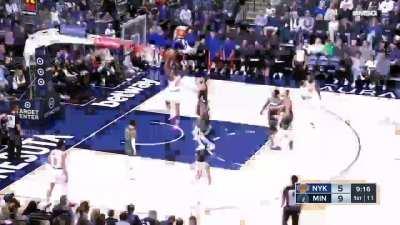 [Highlight] Mitchell Robinson with an in-and-out dribble to blow past Rudy Gobert and dunk it at the rim