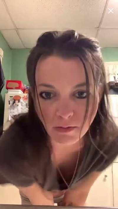 Girl on tiktok live shirt pulling. Quick views