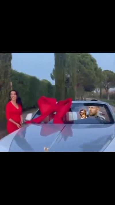 messi stole Ronaldo's wife