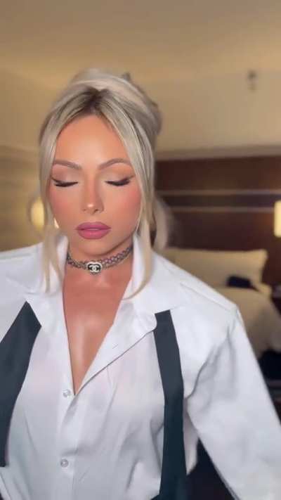 Showing off her outfit , IG 5/21/2025