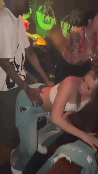 ❄️ bunny dancing on a guy