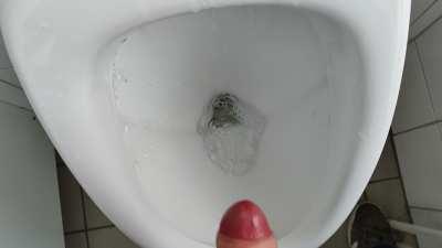 Druckabbau auf der Arbeit.. fühlt sich etwas verschwendet an. Will wer die nächsten selber rausholen? 