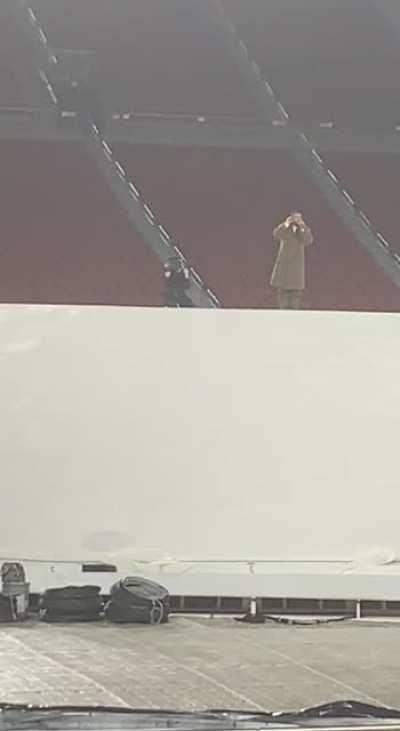 Drake doing a sweet rendition of 24 the night before the concert