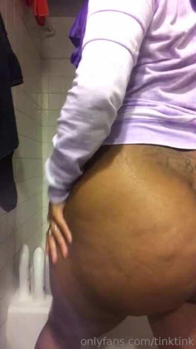 Phat ass clappin 👏🏽