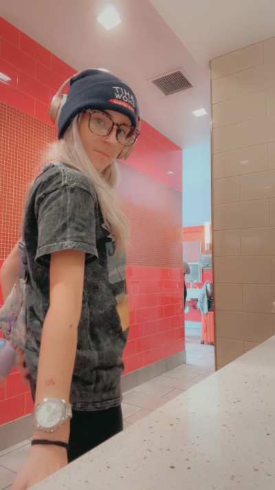 Heard you guys like public flashing here 👀 