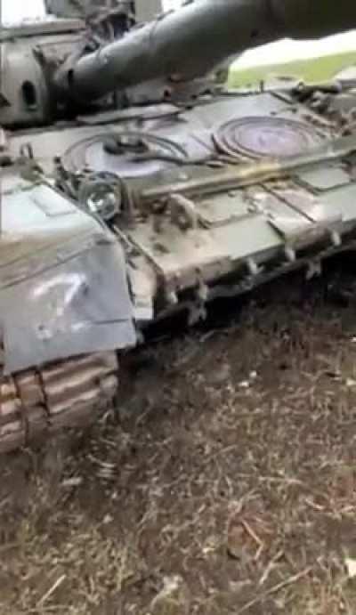 Kherson region, the invaders welded stolen sewer manholes onto their tank as additional armor. Did not help.