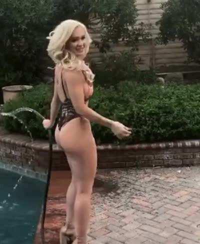 Scarlett Bordeaux