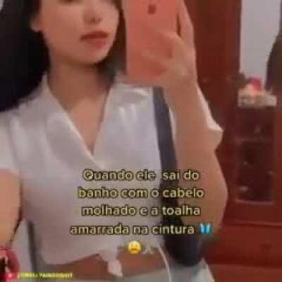 Elas fica molhadinha🤤🤤🤤