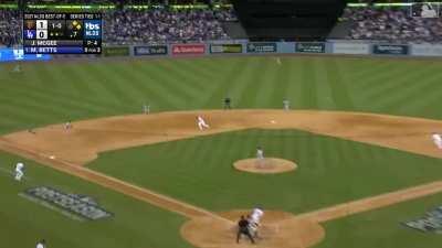 [Highlight] [Highlight] Crawford climbs the ladder for the amazing grab!