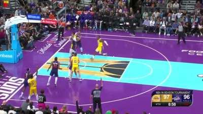 [Highlight] Lebron slips the pass through, Reaves kickout, and starter Cam Reddish hits another 3