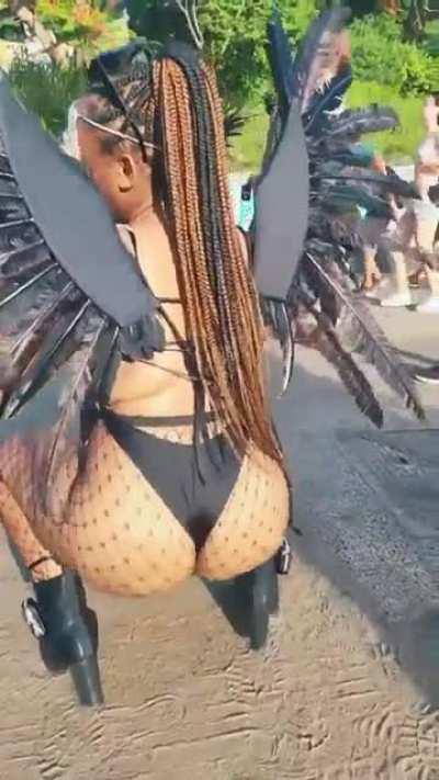 Looking fantasthick at Spice Mas (📷:@nigelsocrazy_)