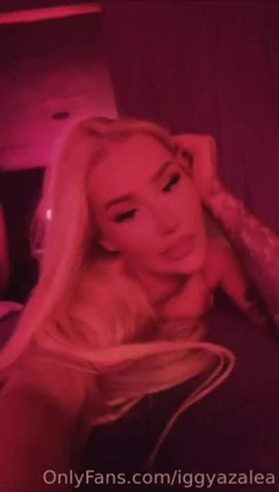 Iggy Azalea Nude tits out and bouncing ass PAWG