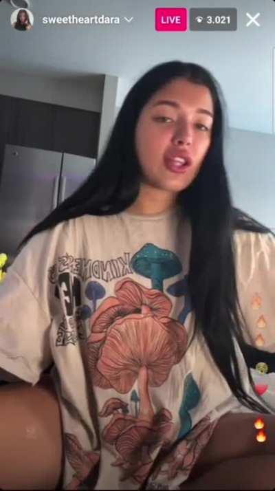 Dara Flashes On IG Live 21.01.23