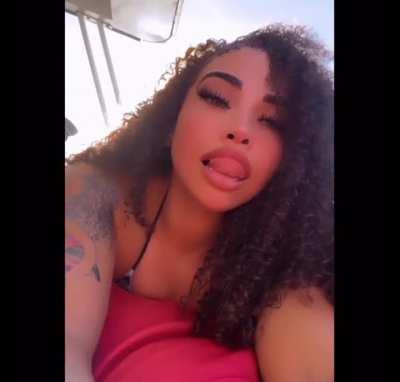 Stop tryna tarnish this man’s name fr. This is the shorty he was laid up with, she’s an exotic dancer from Buffalo