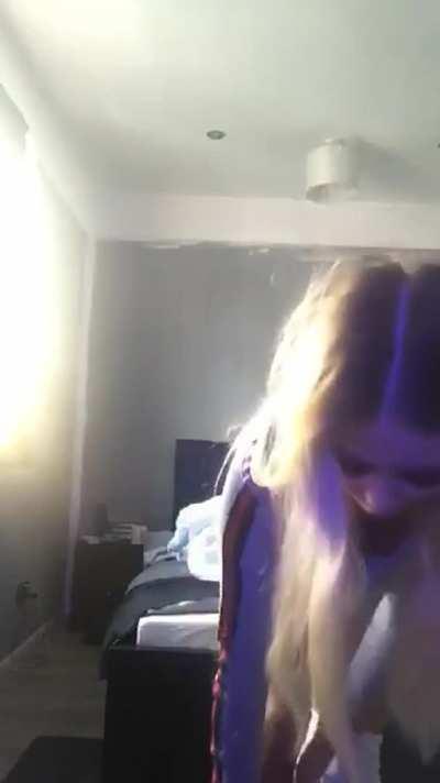 22 [F4M] [ Snapchat ] [White237358]Press the up arrow and I'll send an instant nude. Always in the mood for s*xting👍