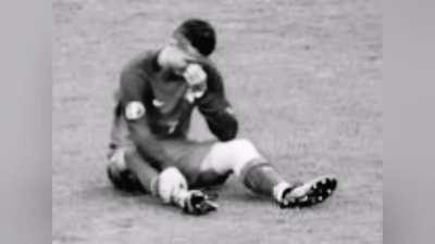 Courtois dribbles Ronaldo.