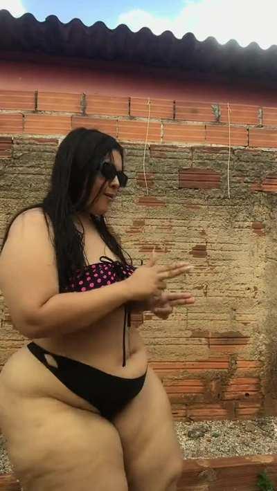 250 Upvotes & I'll drop her link