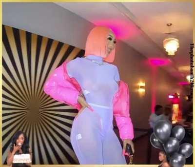 Her tn sb go grab them nudes g