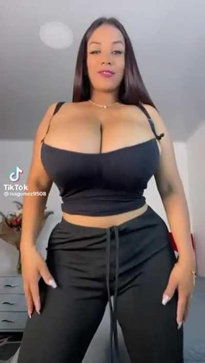 IssaGomes and Her Unbeliable Bust