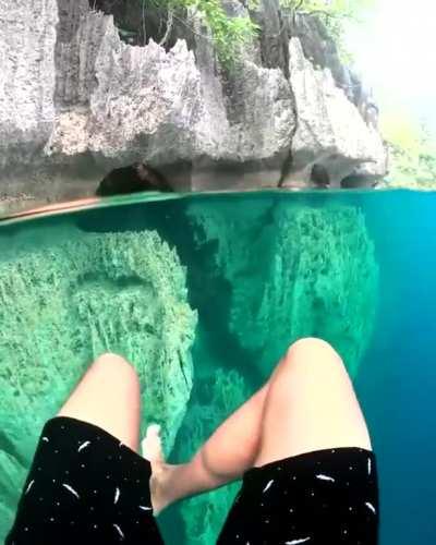 Crystal clear waters in Coron, Philippines 💙