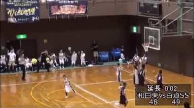 With only 2 seconds left kid makes 2 clutch free throws and his teammates go wild